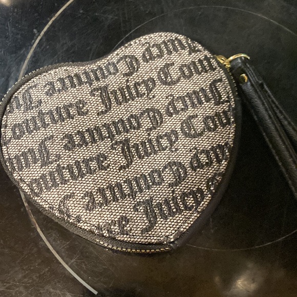 Juicy couture, heart shaped wristlet 💜🧡❤️🖤🤍💛 - Picture 7 of 7